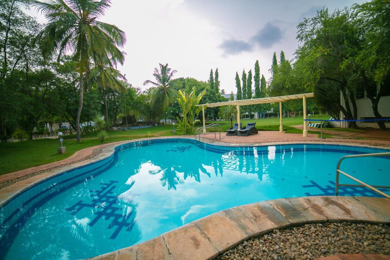 Poppys Vista Hotel Thirumurugan Poondi Екстер'єр фото