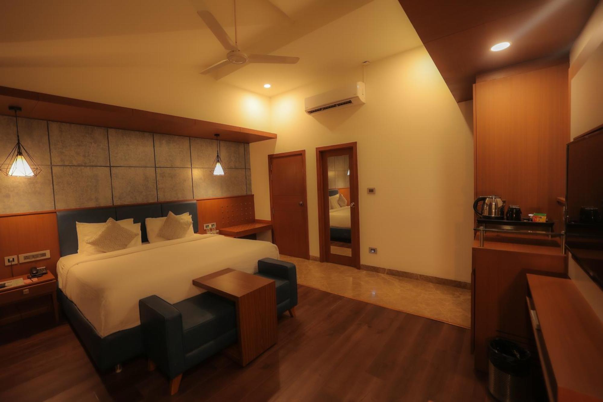 Poppys Vista Hotel Thirumurugan Poondi Екстер'єр фото