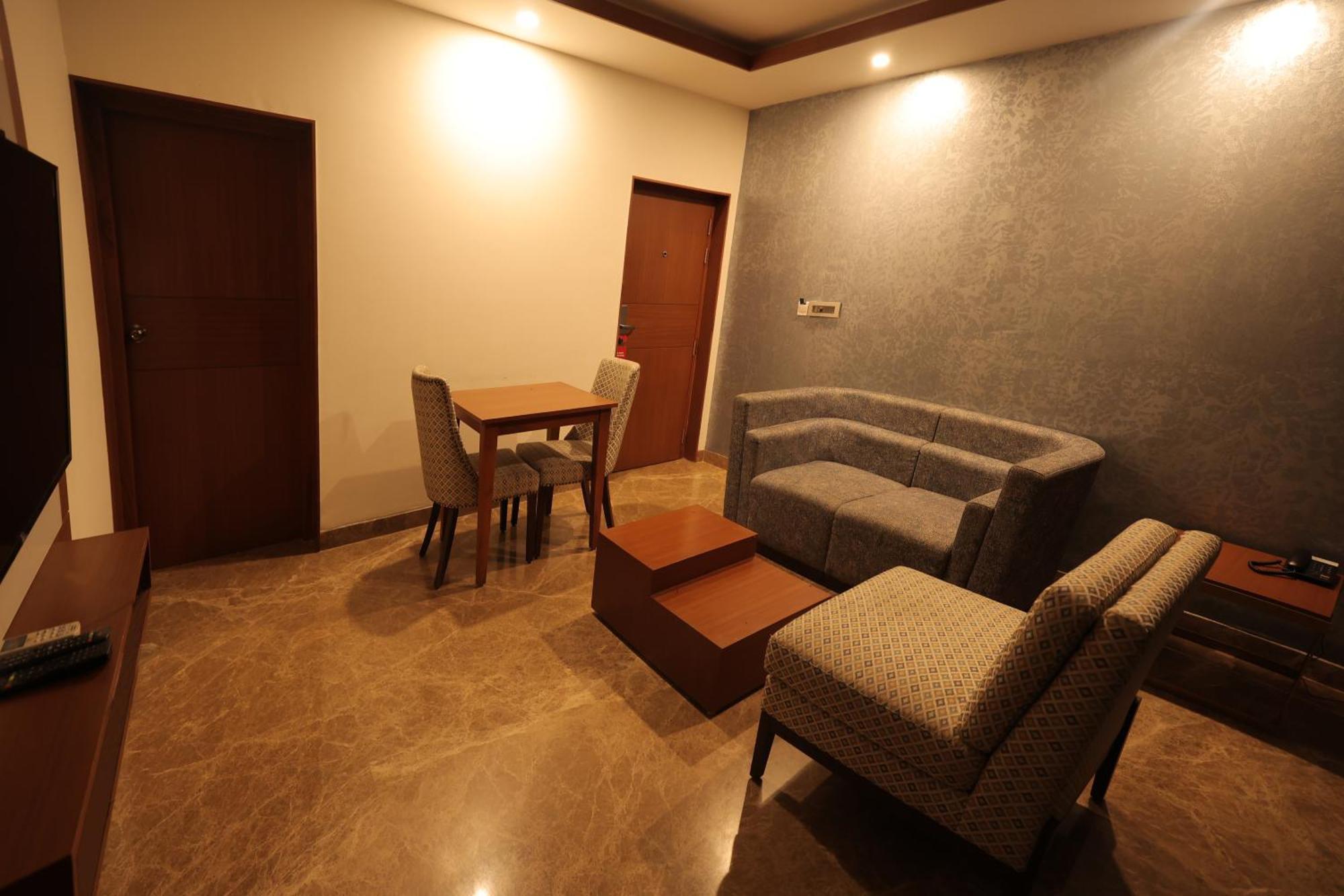 Poppys Vista Hotel Thirumurugan Poondi Екстер'єр фото