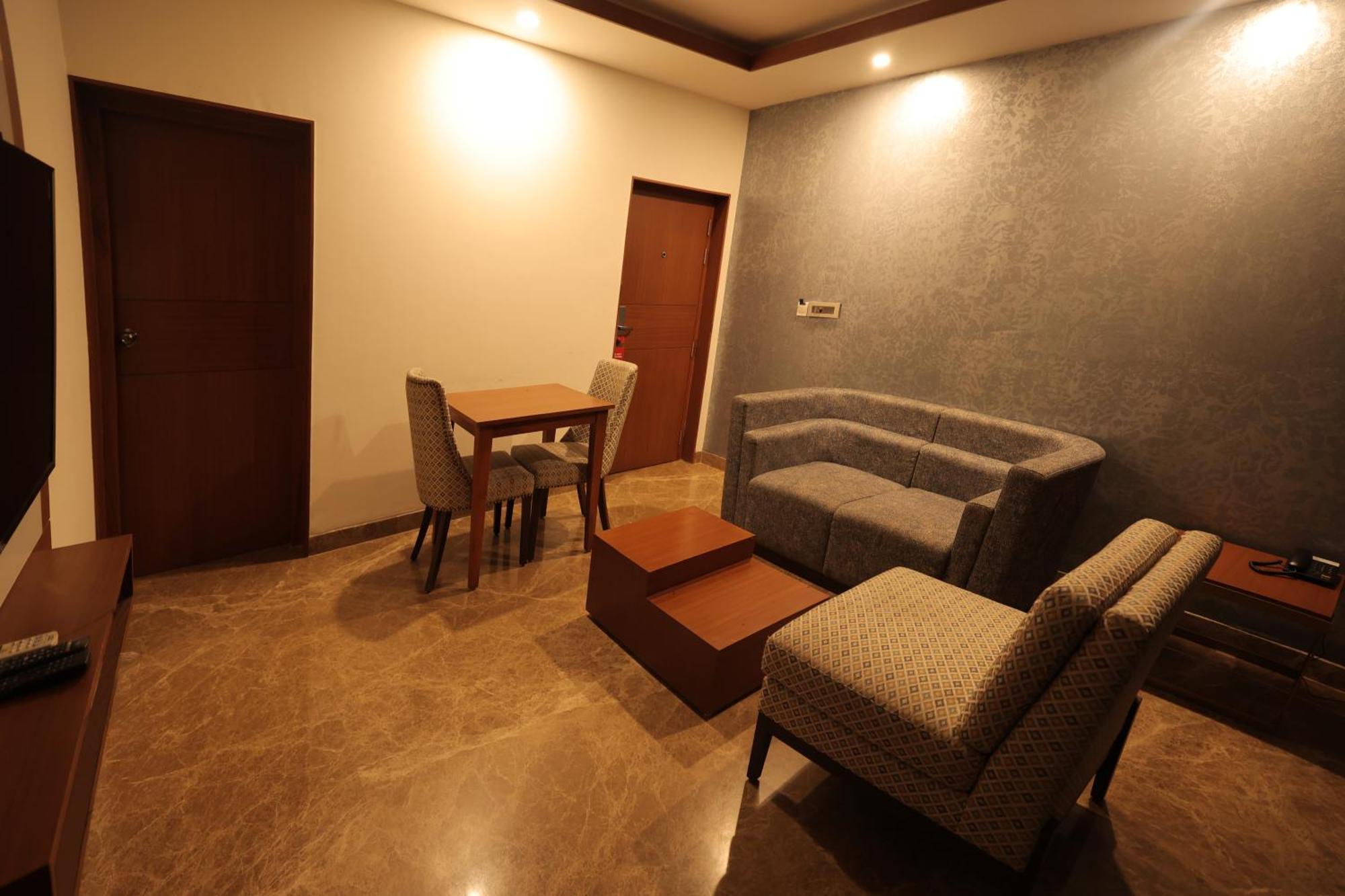 Poppys Vista Hotel Thirumurugan Poondi Екстер'єр фото